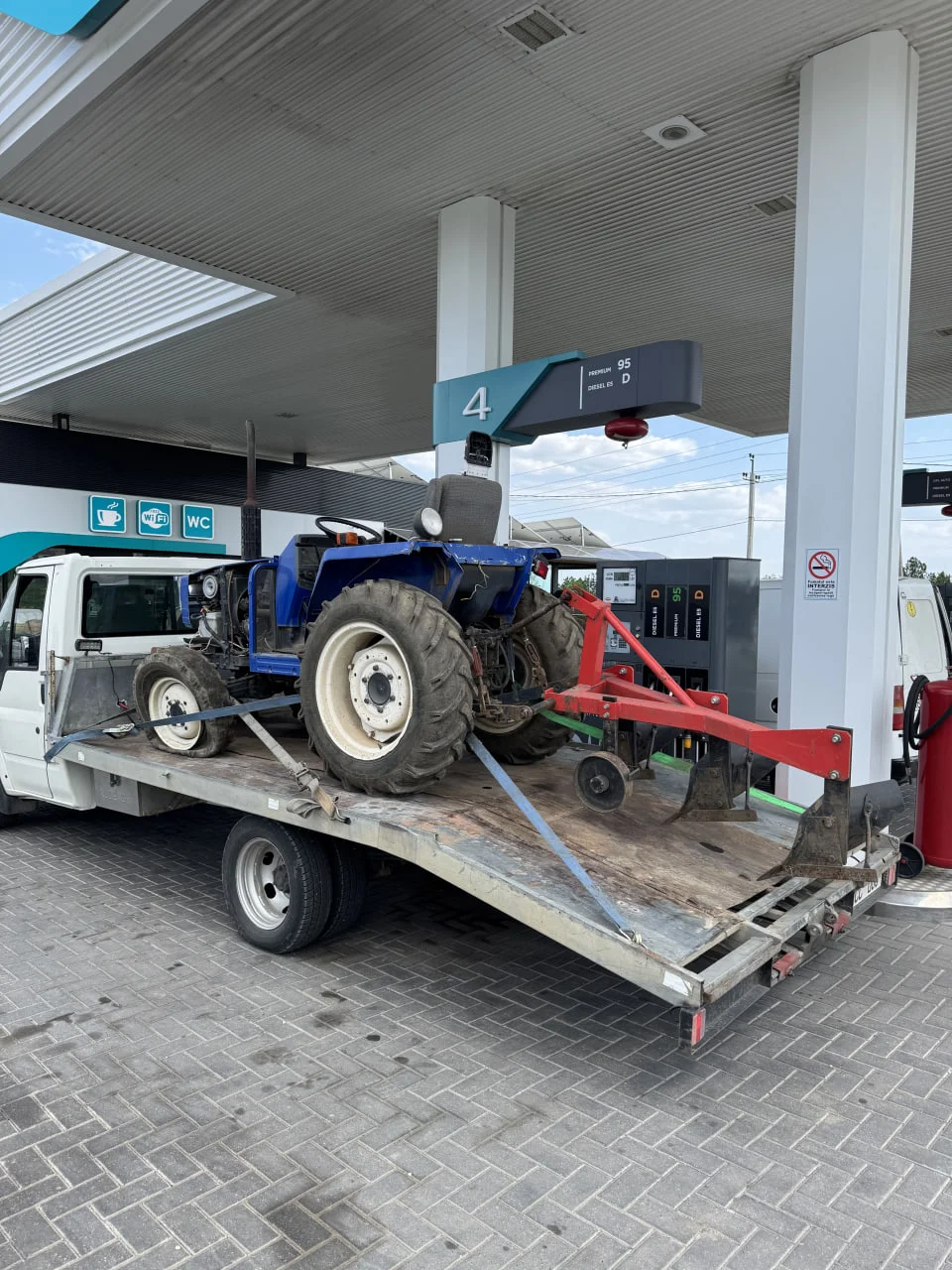 Помощь эвакуатора при блокировке колес или руля